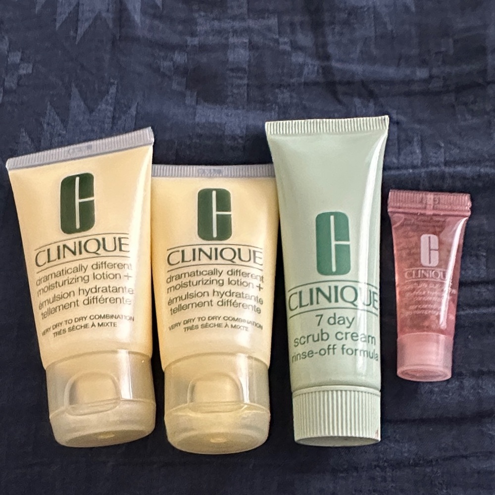 Clinique Moisturizer and Scrub sample set